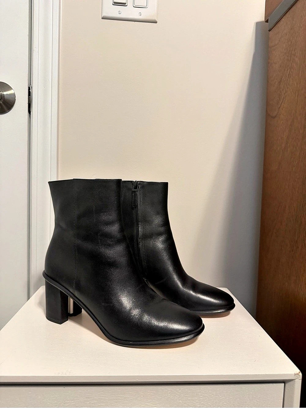 Tory Burch Black Leather Ankle Boots US 10M Like New